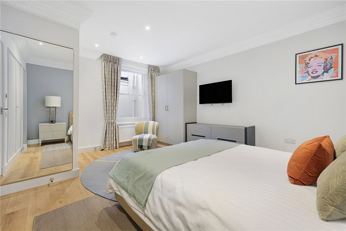 2 bedroom Maisonette, Beaufort Gardens, Knightsbridge, SW3 - Available, Image 9