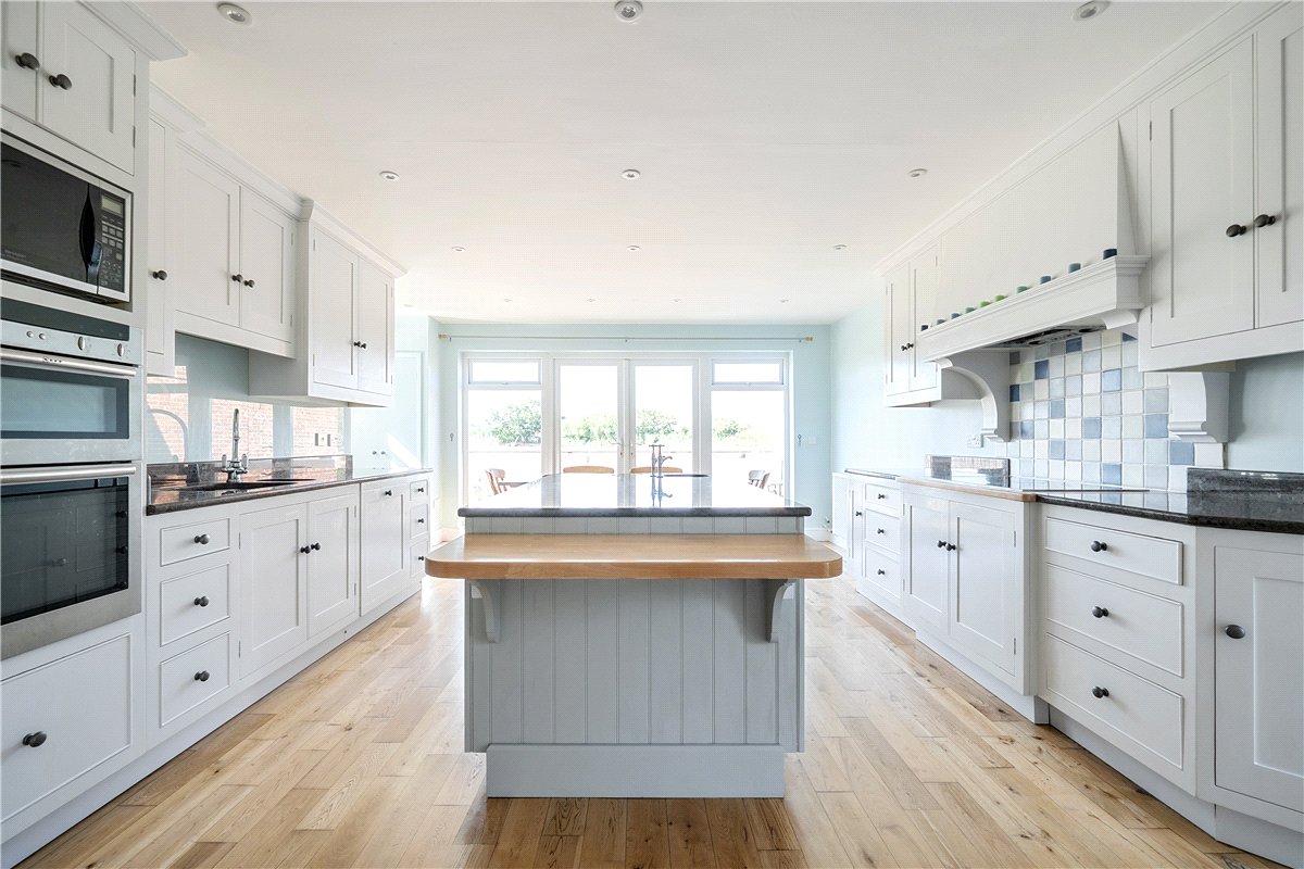 4 bedroom House, Fisher's Brook, Calne, SN11 - Let Agreed, Image 2