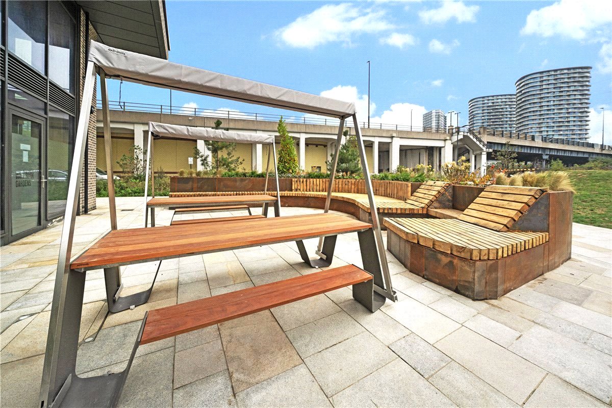 3 bedroom Flat, Heartwell Avenue, London, E16 - Available, Image 2