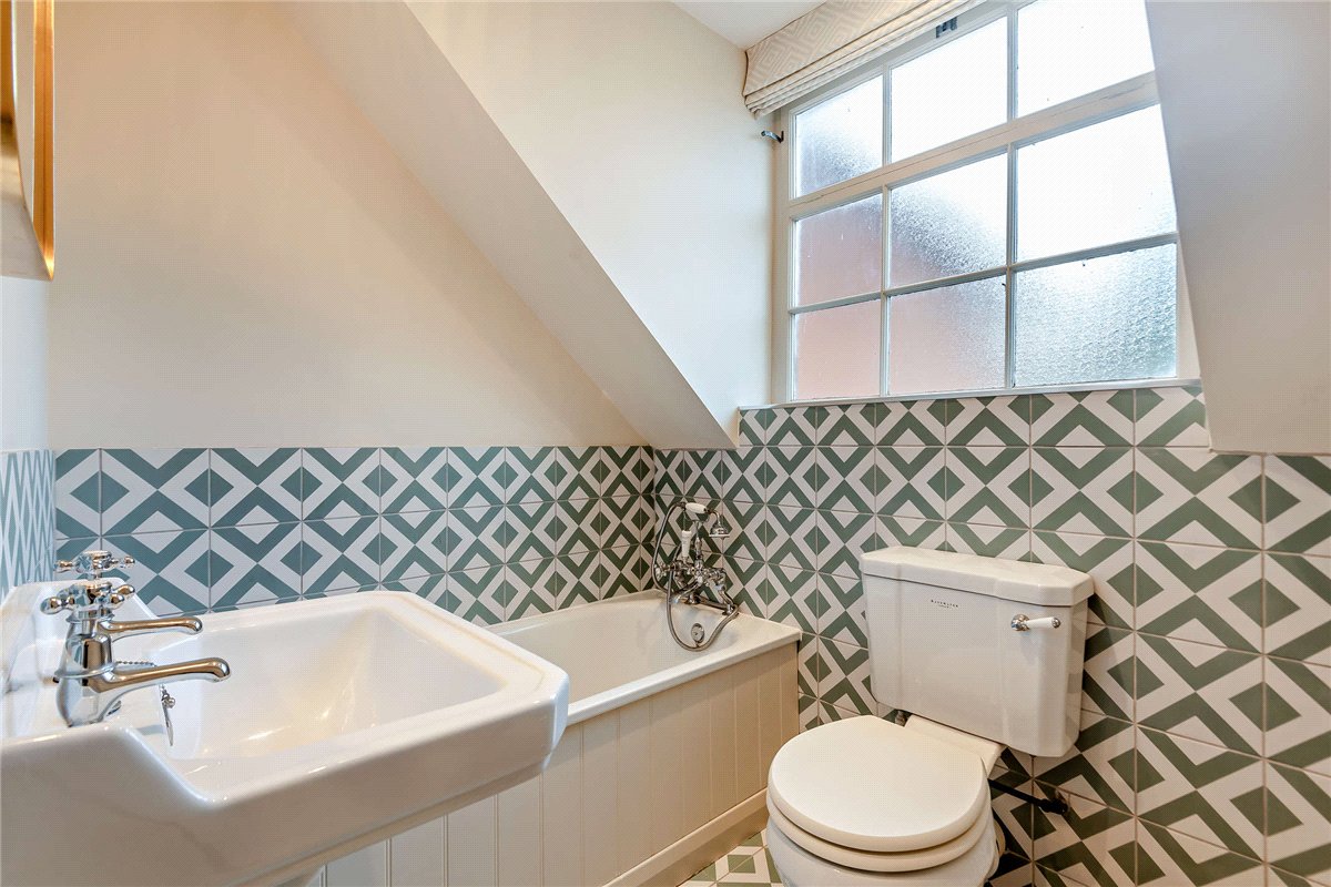 3 bedroom House, Phoenix Court, Kingsclere, RG20 - Available, Image 11