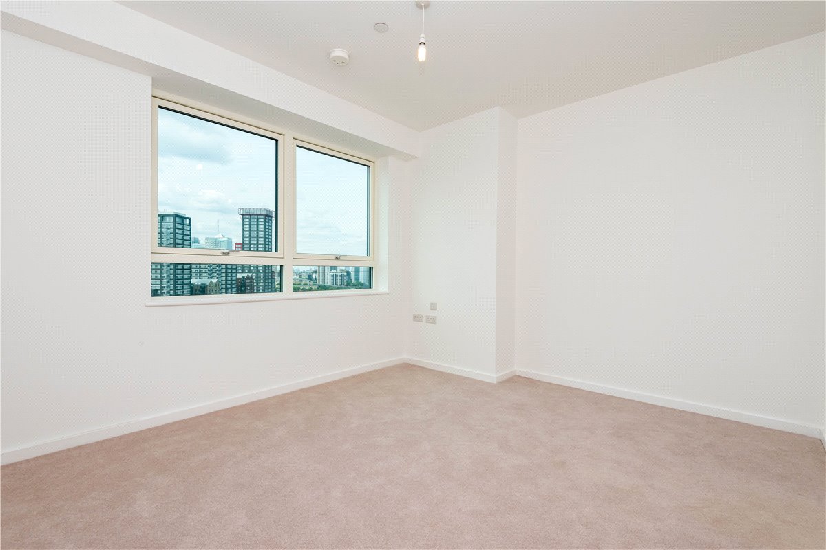 2 bedroom Flat, Heartwell Avenue, London, E16 - Let Agreed, Image 15
