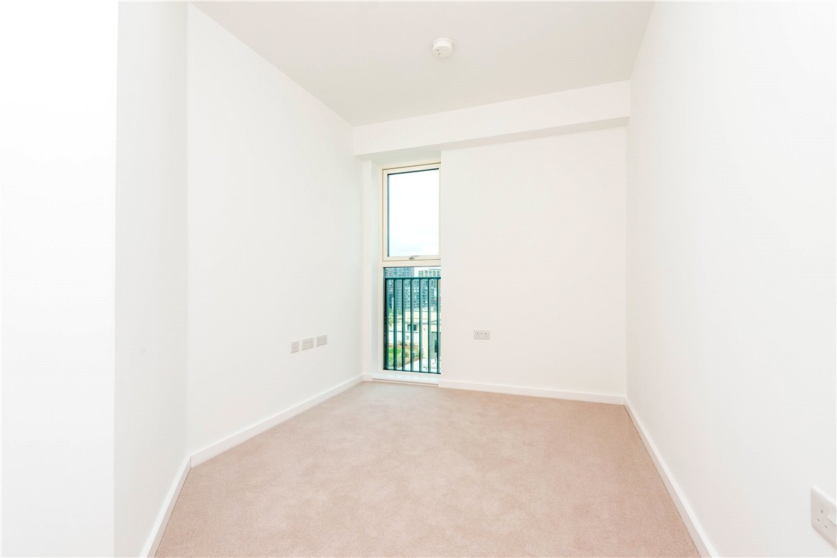 3 bedroom Flat, Heartwell Avenue, London, E16 - , Image 18