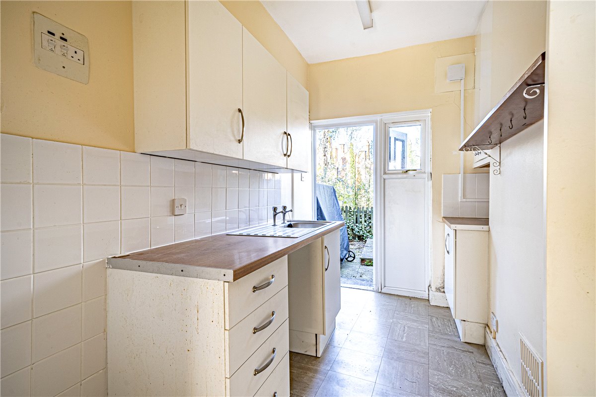 1 bedroom Flat, Eastgate Street, Winchester, SO23 - Sold, Image 5