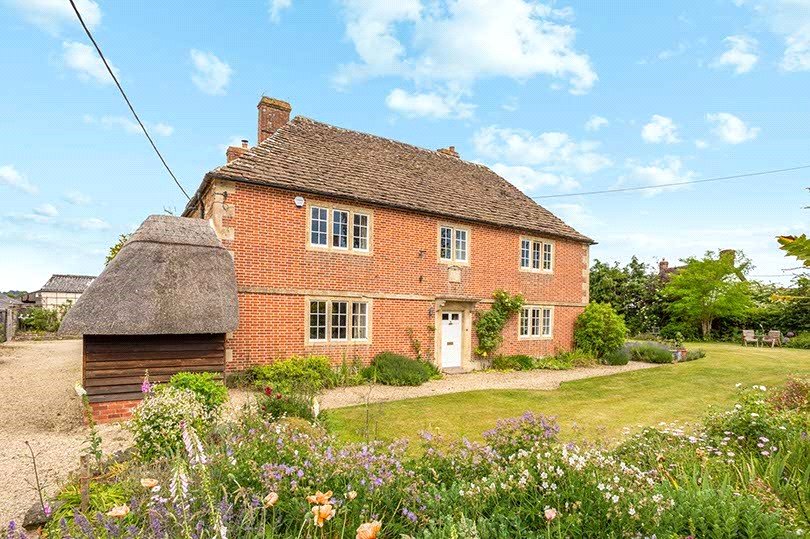 5 bedroom House, Martins Road, Keevil, BA14 - 