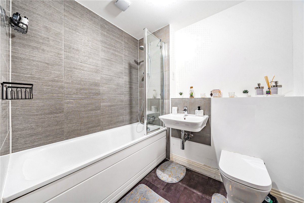 2 bedroom House, Rome Avenue, Aylesbury, HP21 - Let Agreed, Image 7
