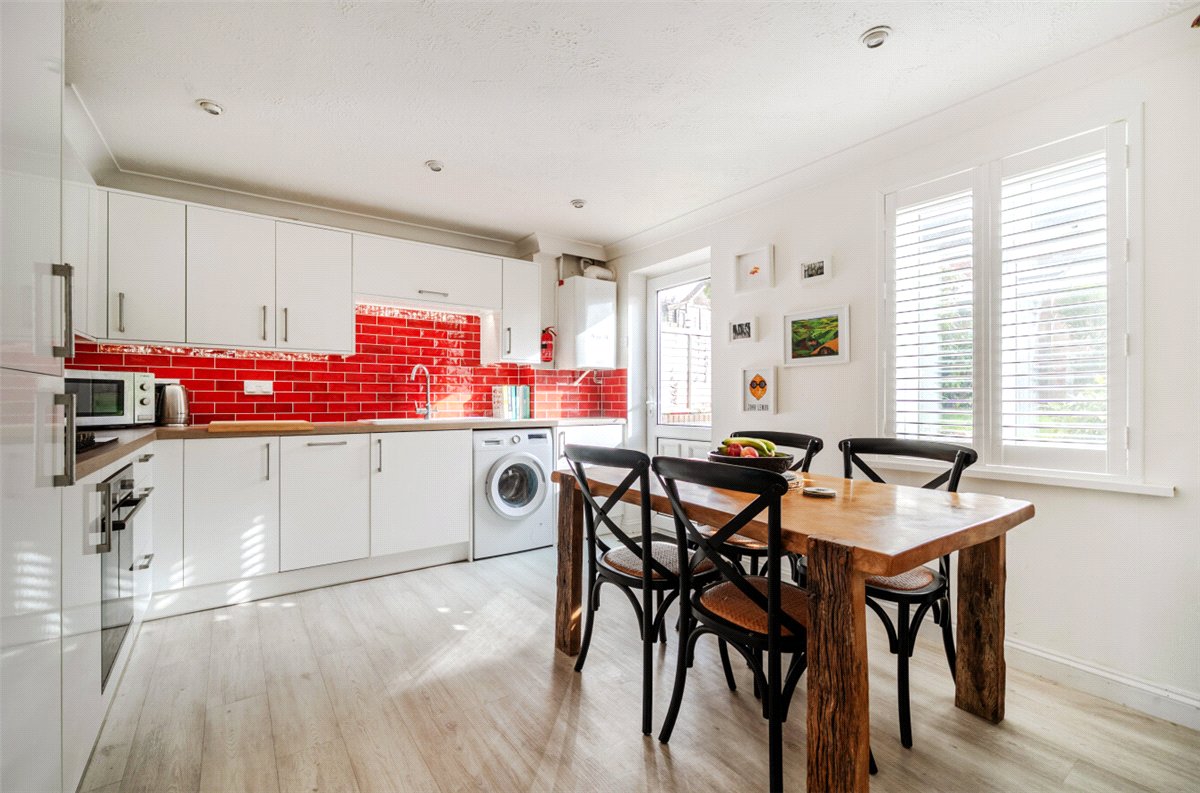 2 bedroom House, Macneice Drive, Marlborough, SN8 - Sold STC