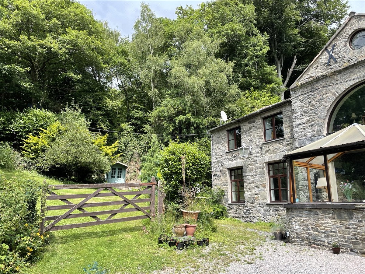 2 bedroom Flat, Ffordd Pennant, Eglwysbach, LL28 - Available