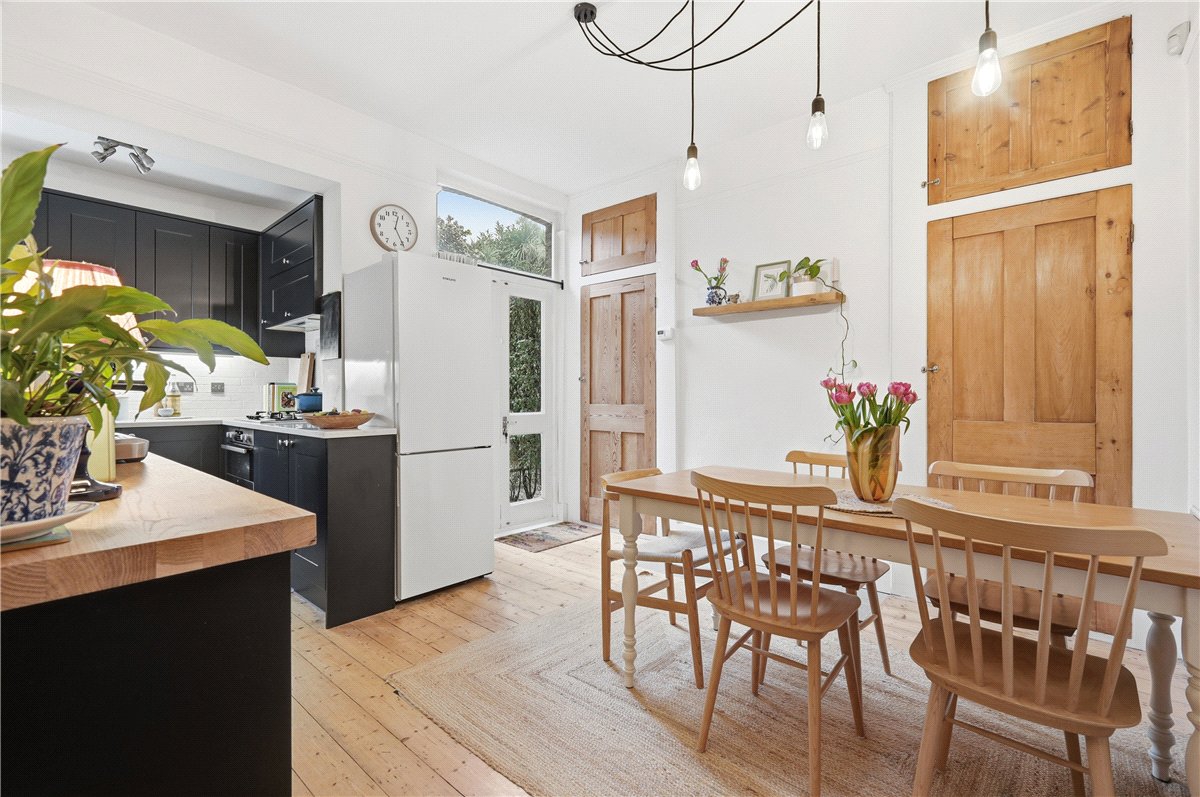2 Bedroom Apartment/Flat's Image 4