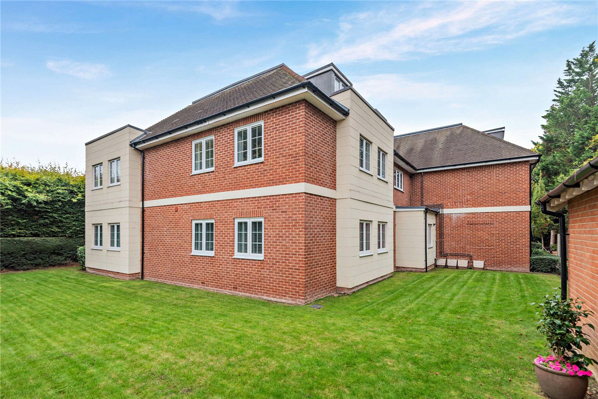 2 bedroom Flat, The Dolmans, Shaw, RG14 - Sold, Image 19