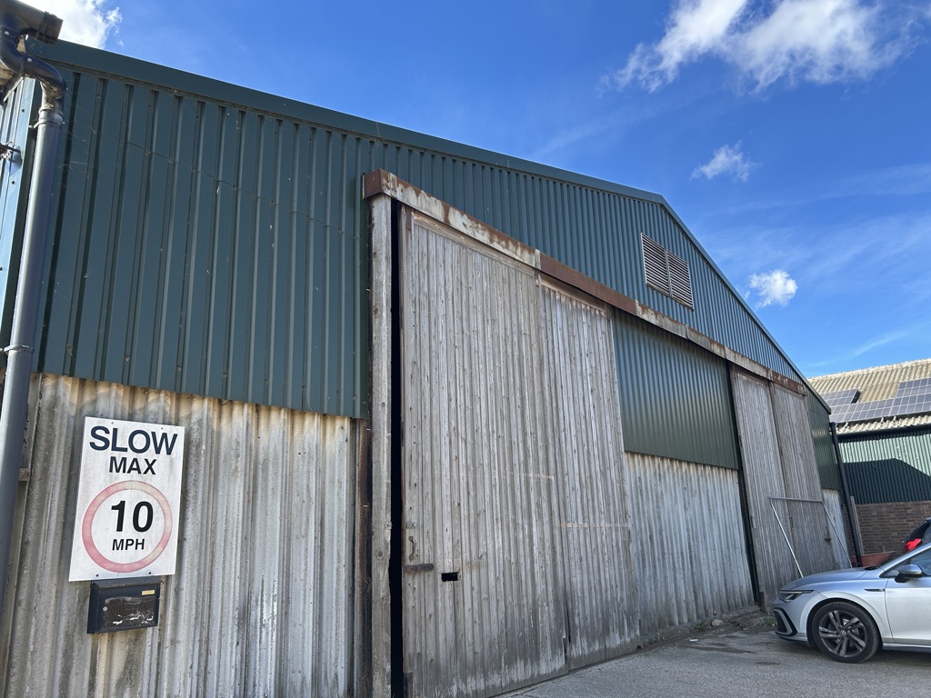 0 , Lilley Bottom, Luton, LU2 - Available, Image 2