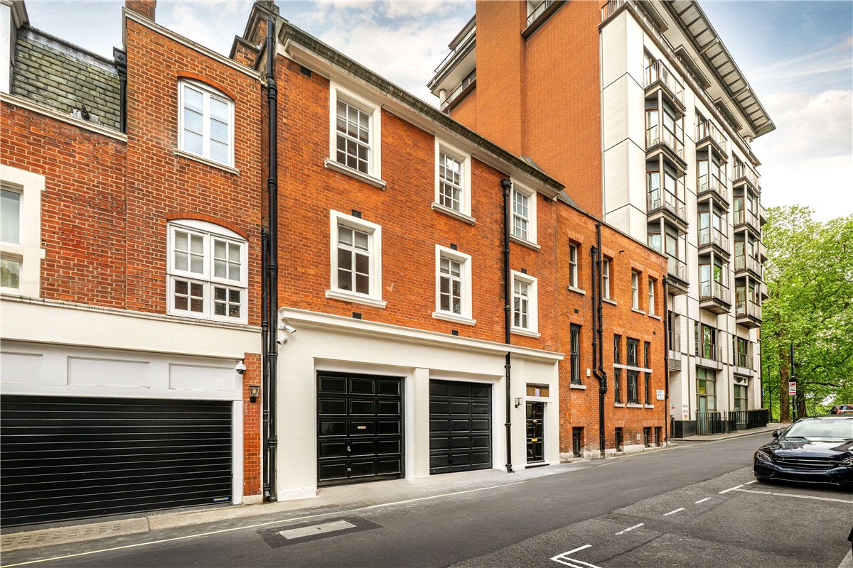 3 bedroom House, Woods Mews, Mayfair, W1K - Available, Image 2