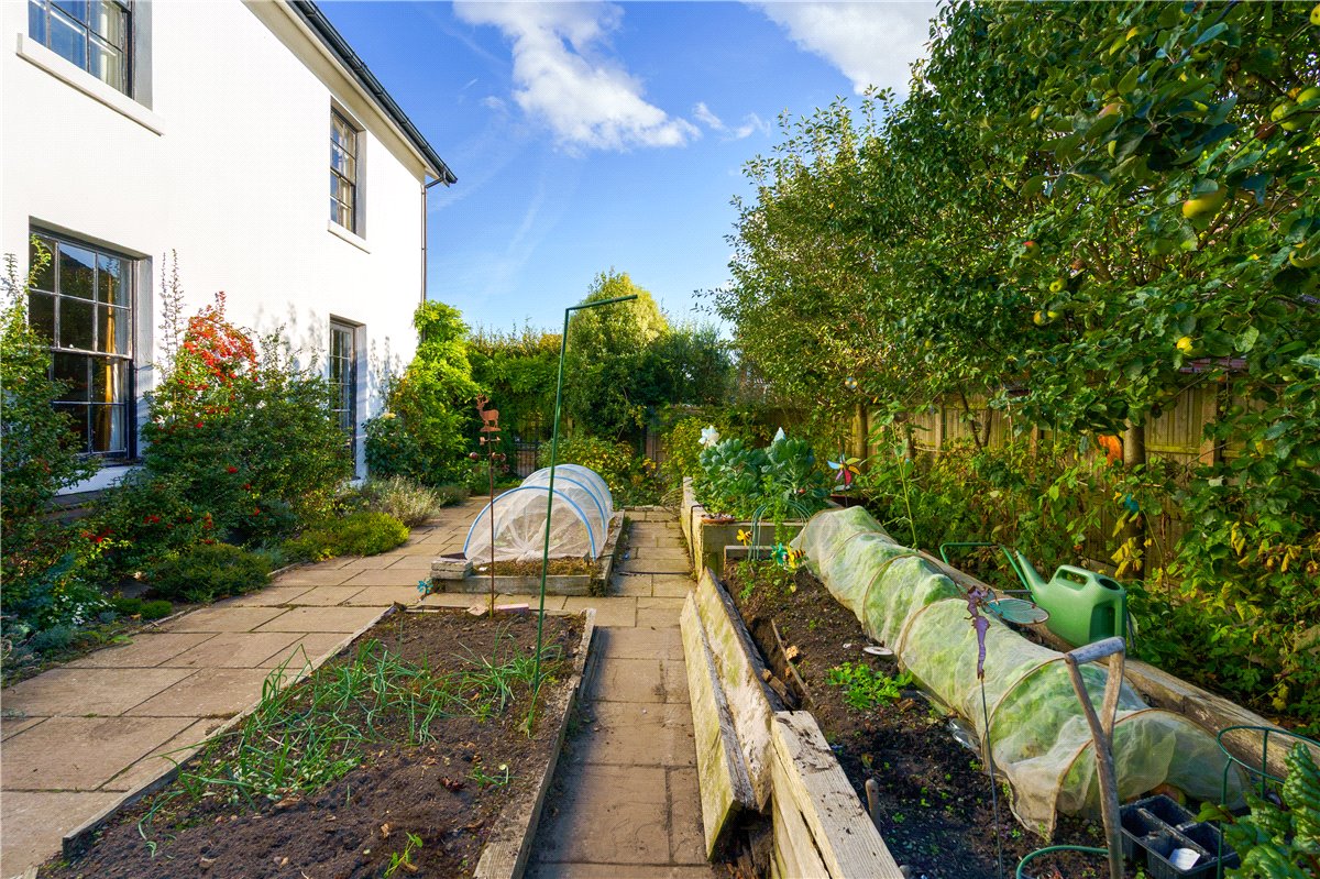 6 bedroom House, Doncaster Road, Selby, YO8 - Available, Image 2