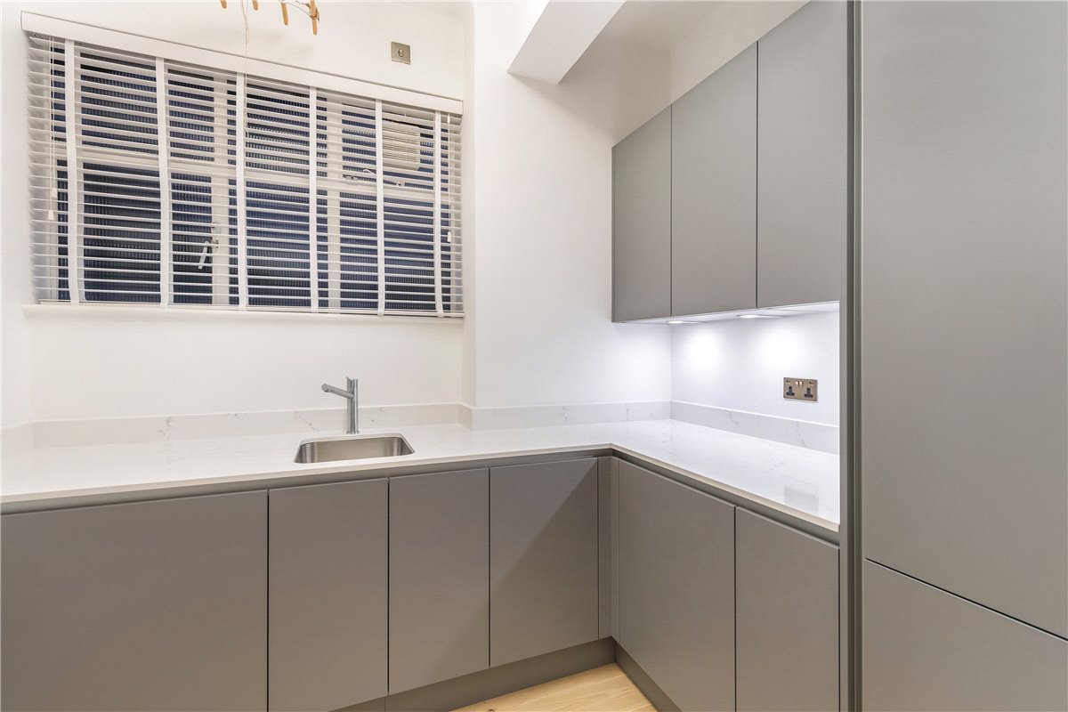 4 bedroom Flat, Grosvenor Square, Mayfair, W1K - Available, Image 20