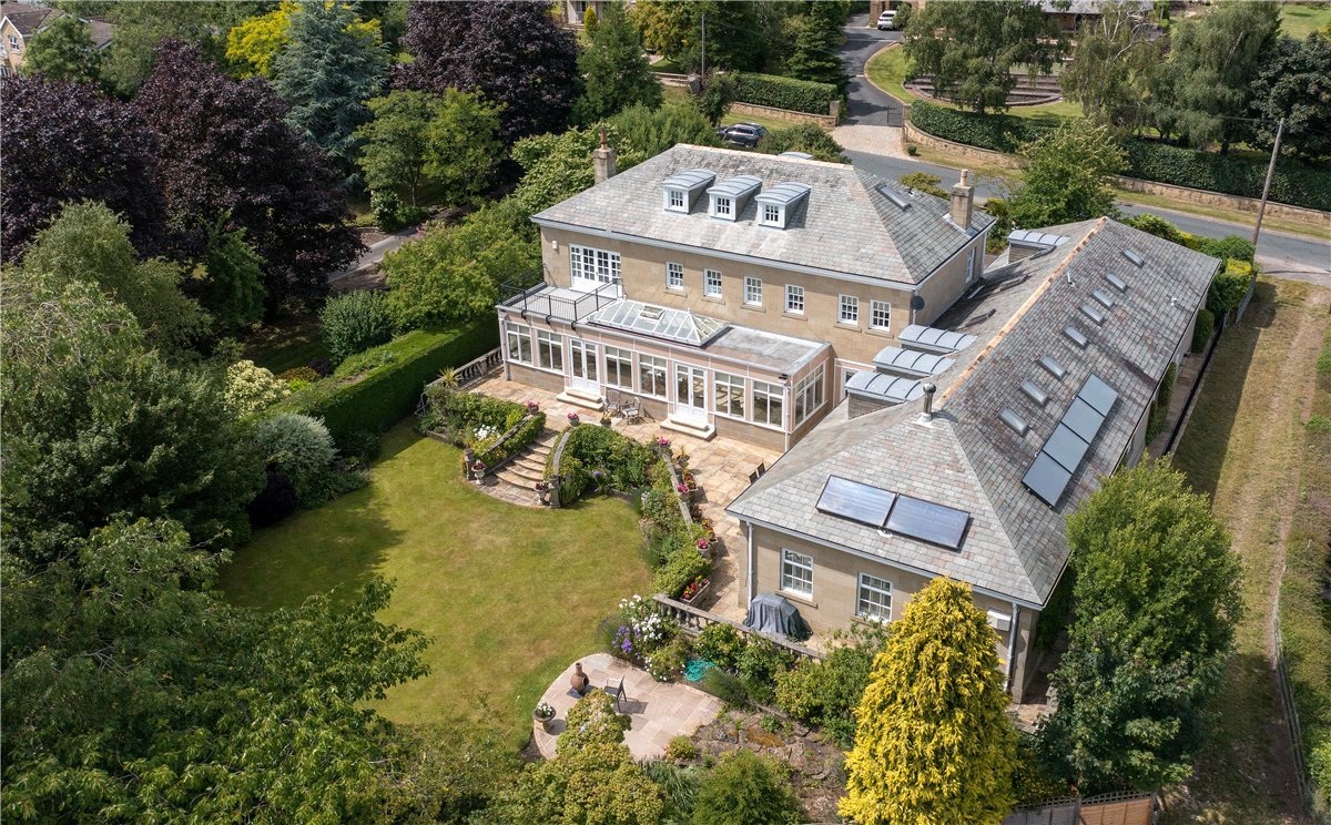 6 bedroom House, Crag Lane, Huby, LS17 - Available