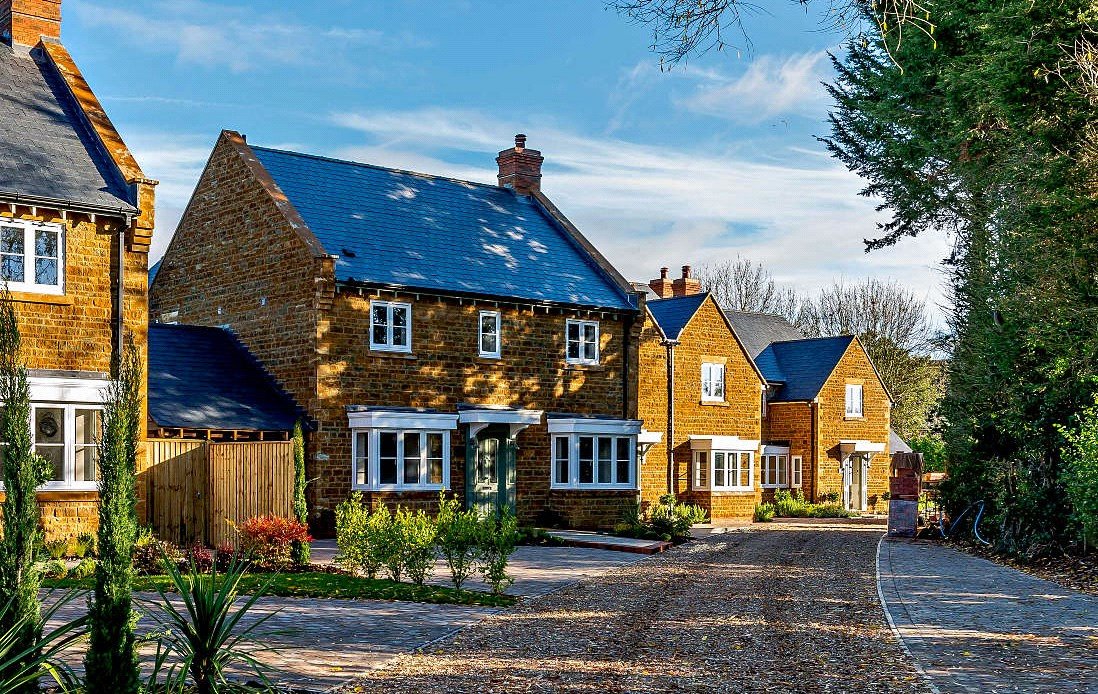 5 bedroom House, Roebuck Court, Southam Road, CV47 - Sold