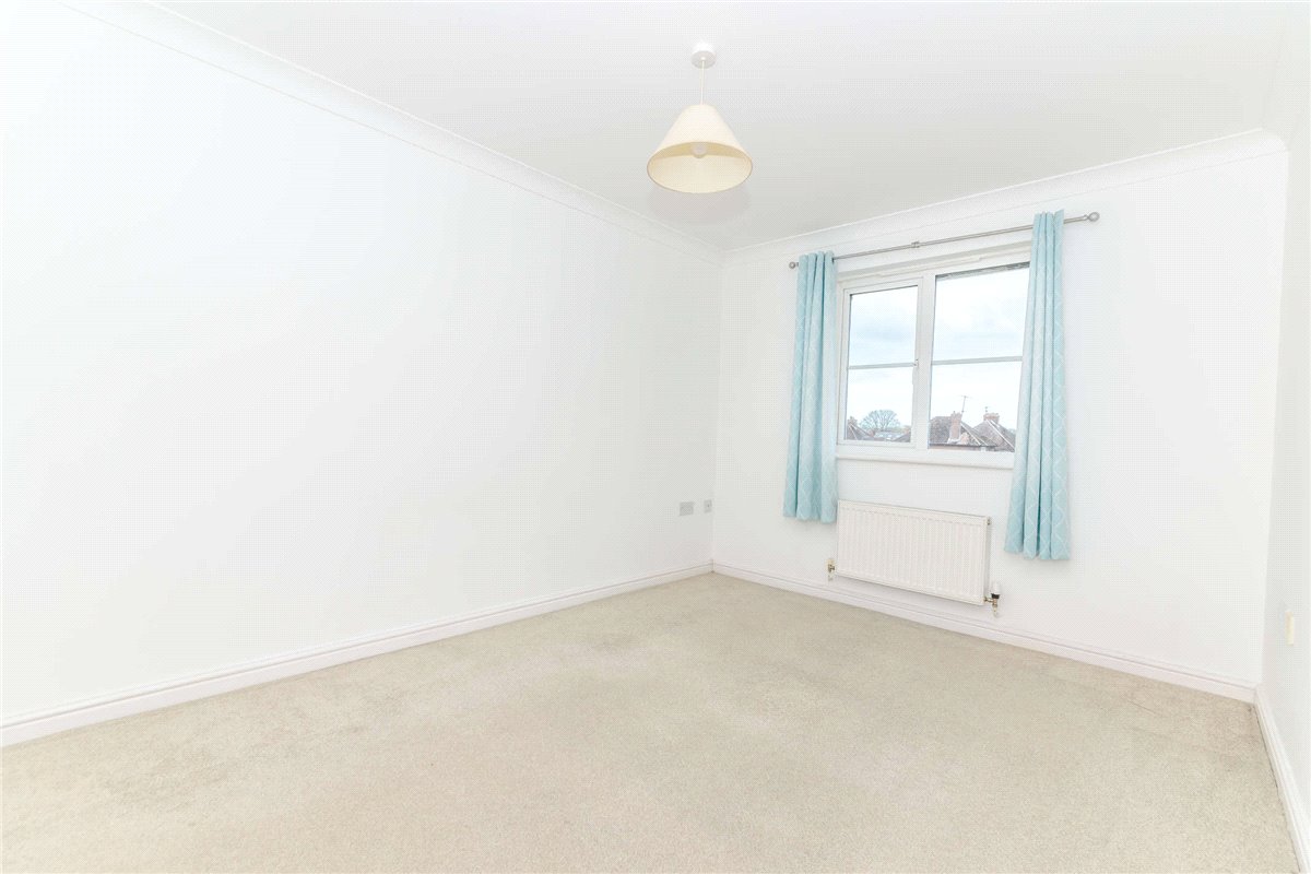 2 bedroom Flat, St. Michaels Road, Newbury, RG14 - Sold STC, Image 4