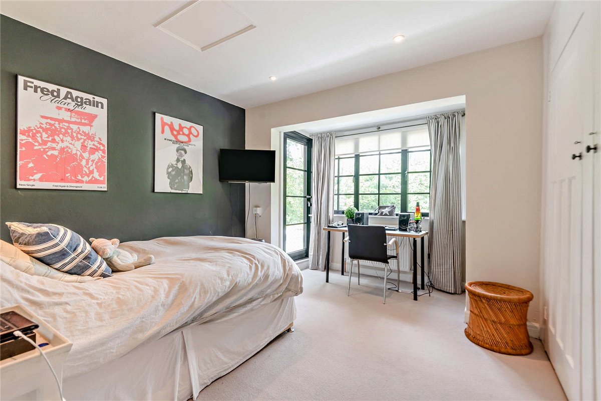 4 bedroom House, Bishops Green, Newbury, RG20 - Sold STC, Image 3