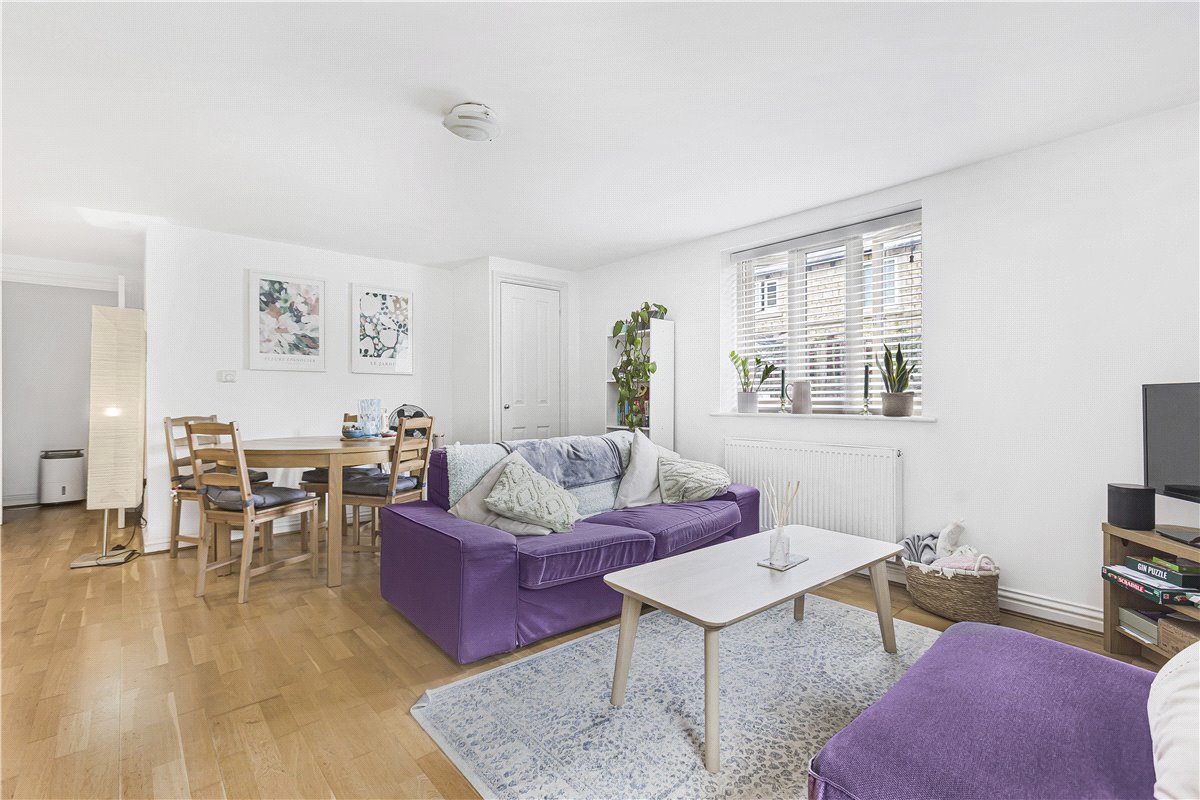 2 bedroom Flat, Shipton Road, Woodstock, OX20 - Let Agreed, Image 2