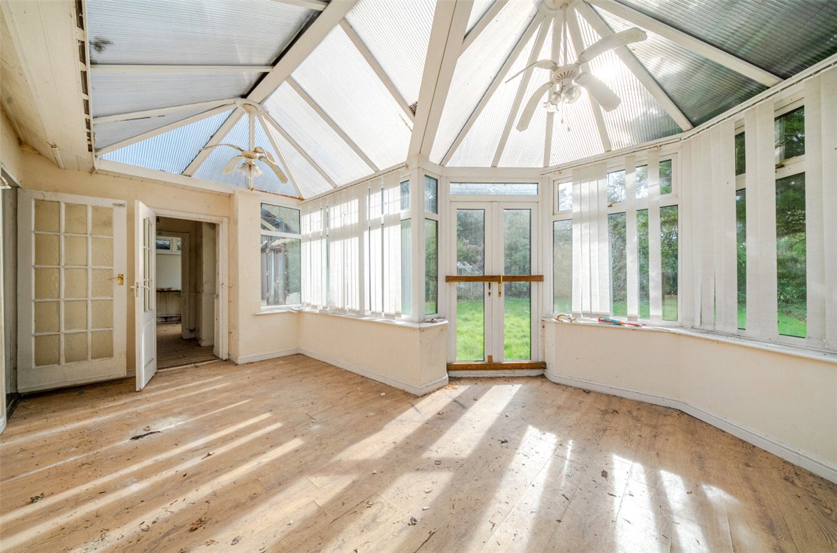 2 bedroom Bungalow, Chester Road, Preston Brook, WA7 - Available, Image 3