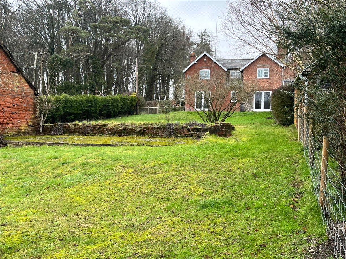 4 bedroom House, Sydmonton, Burghclere, RG20 - Available, Image 2