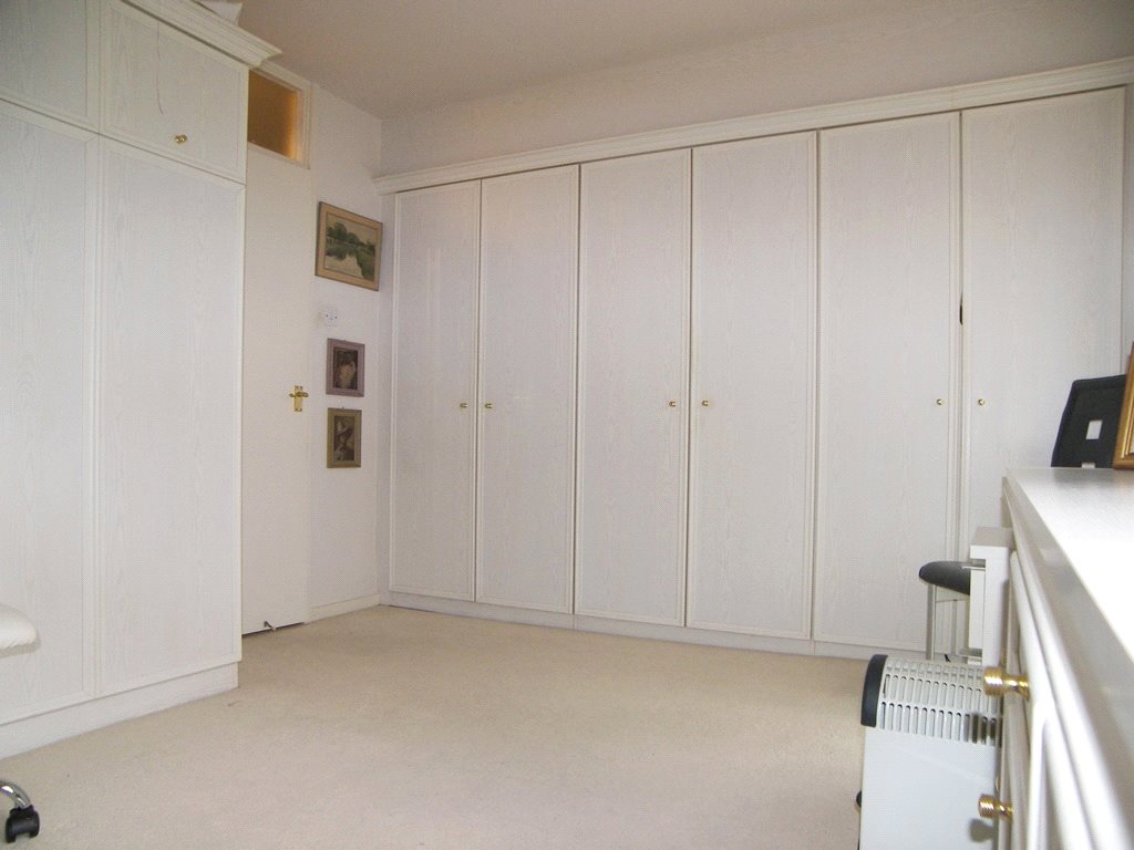 2 bedroom Flat, Ashburnham Road, Richmond, TW10 - , Image 2