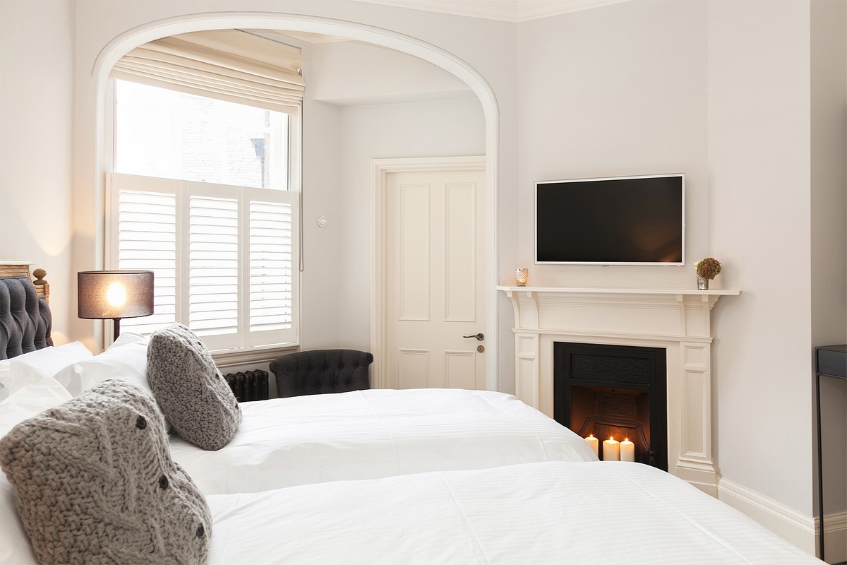 1 bedroom Flat, North Audley Street, Mayfair, W1K - Available, Image 8