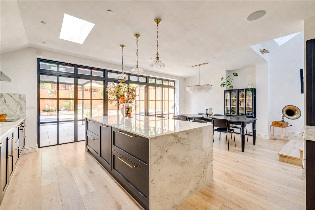6 bedroom House, Acton Lane, London, W4 - Available