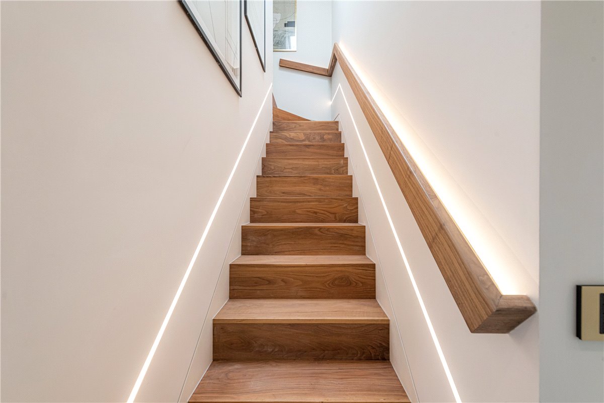 3 bedroom Maisonette, South Molton Street, Mayfair, W1K - Available, Image 16