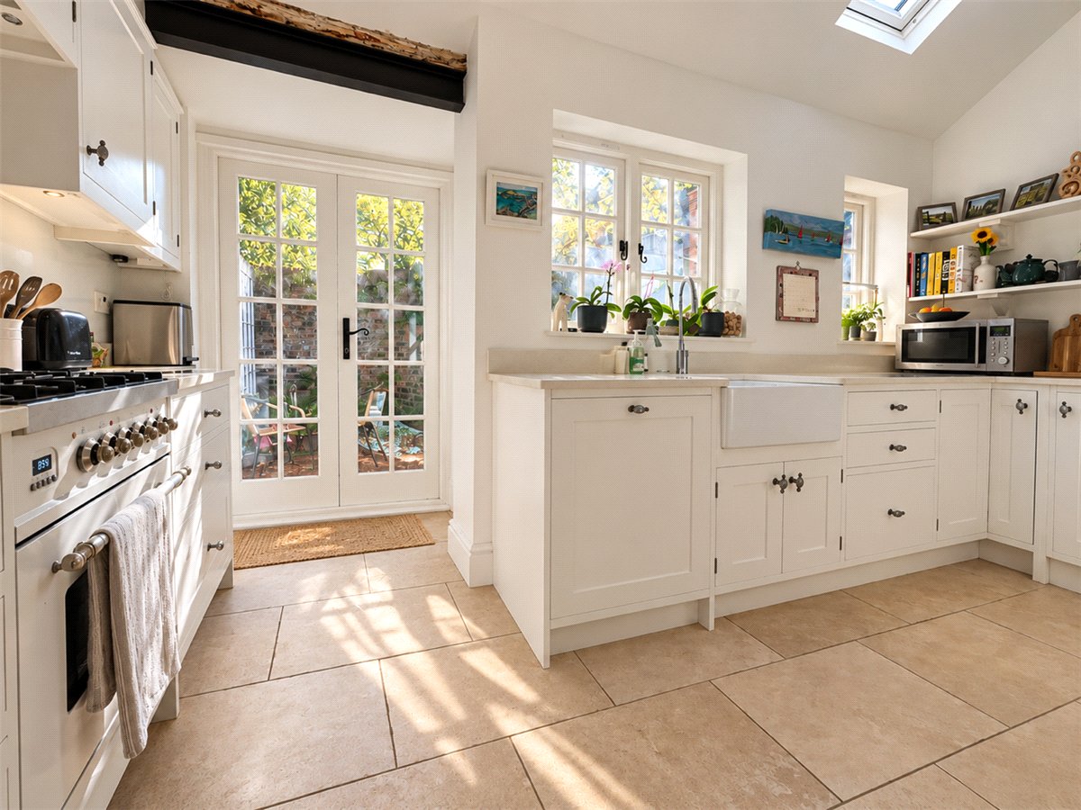 4 bedroom House, Great Minster Street, Winchester, SO23 - Available, Image 2