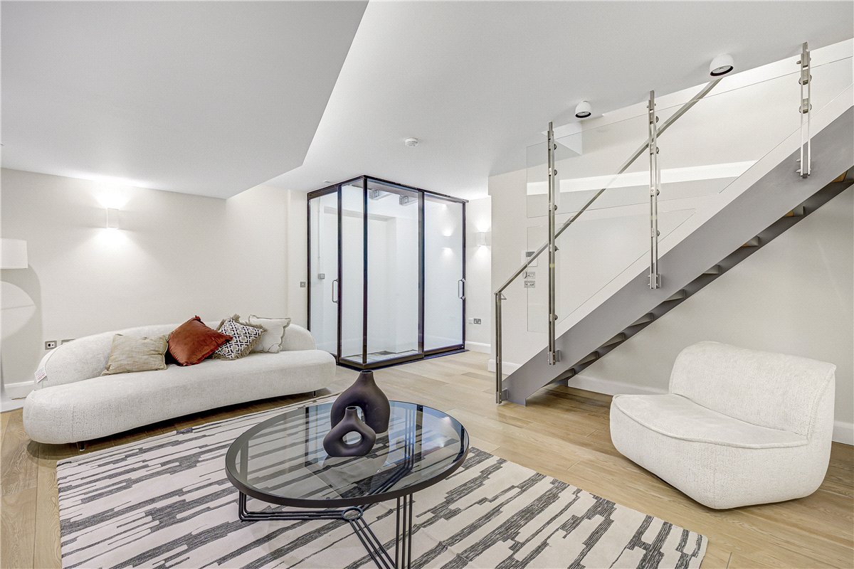 3 bedroom House, Cavendish Mews South, Marylebone, W1W - Available, Image 2