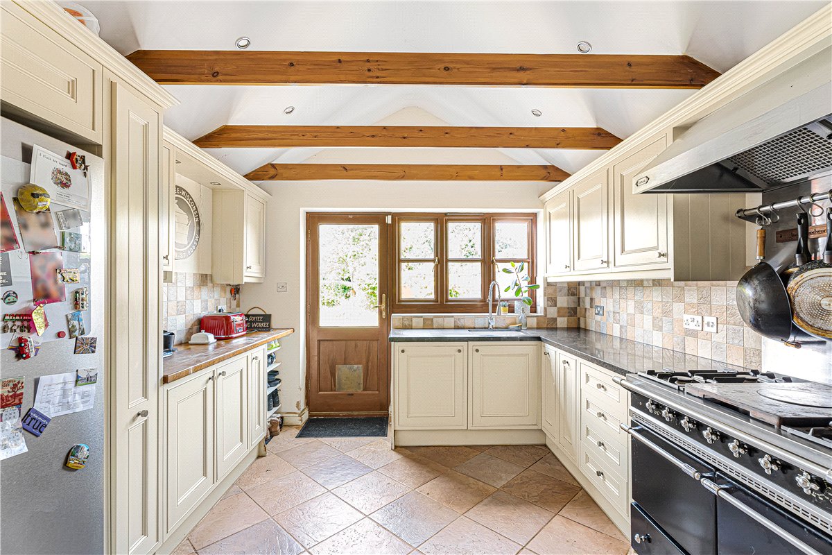 3 bedroom House, Oxford Road, Hampton Poyle, OX5 - Available, Image 1