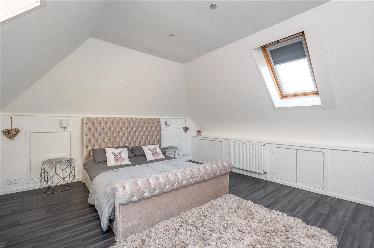 5 bedroom House, East Lea View, Cayton, YO11 - Available, Image 2