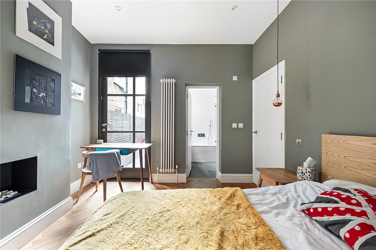 2 bedroom Flat, Renmuir Street, London, SW17 - Available, Image 1