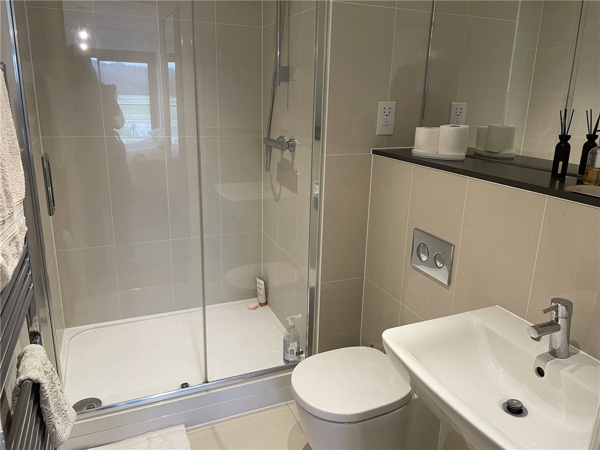 2 bedroom Flat, Kingman Way, Newbury, RG14 - Let Agreed, Image 2