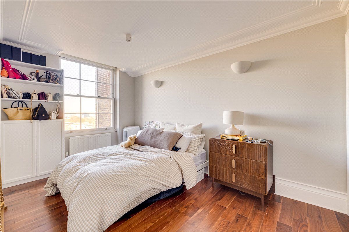 2 bedroom Flat, Clapham Common North Side, London, SW4 - Available, Image 8