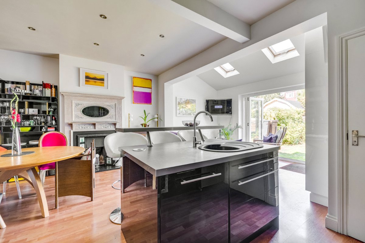 4 bedroom House, Kingsway, London, SW14 - Available, Image 6