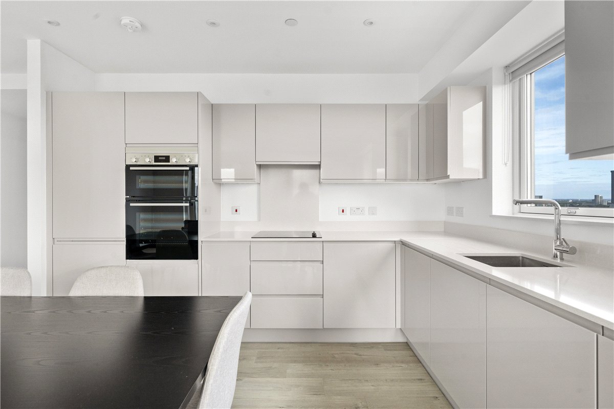 3 bedroom Flat, Heartwell Avenue, London, E16 - Available, Image 12