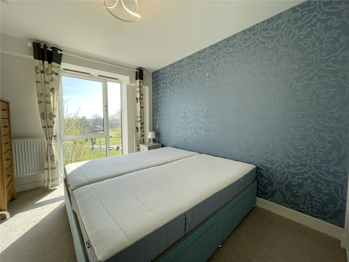 1 bedroom Flat, Park Way, Newbury, RG14 - , Image 5
