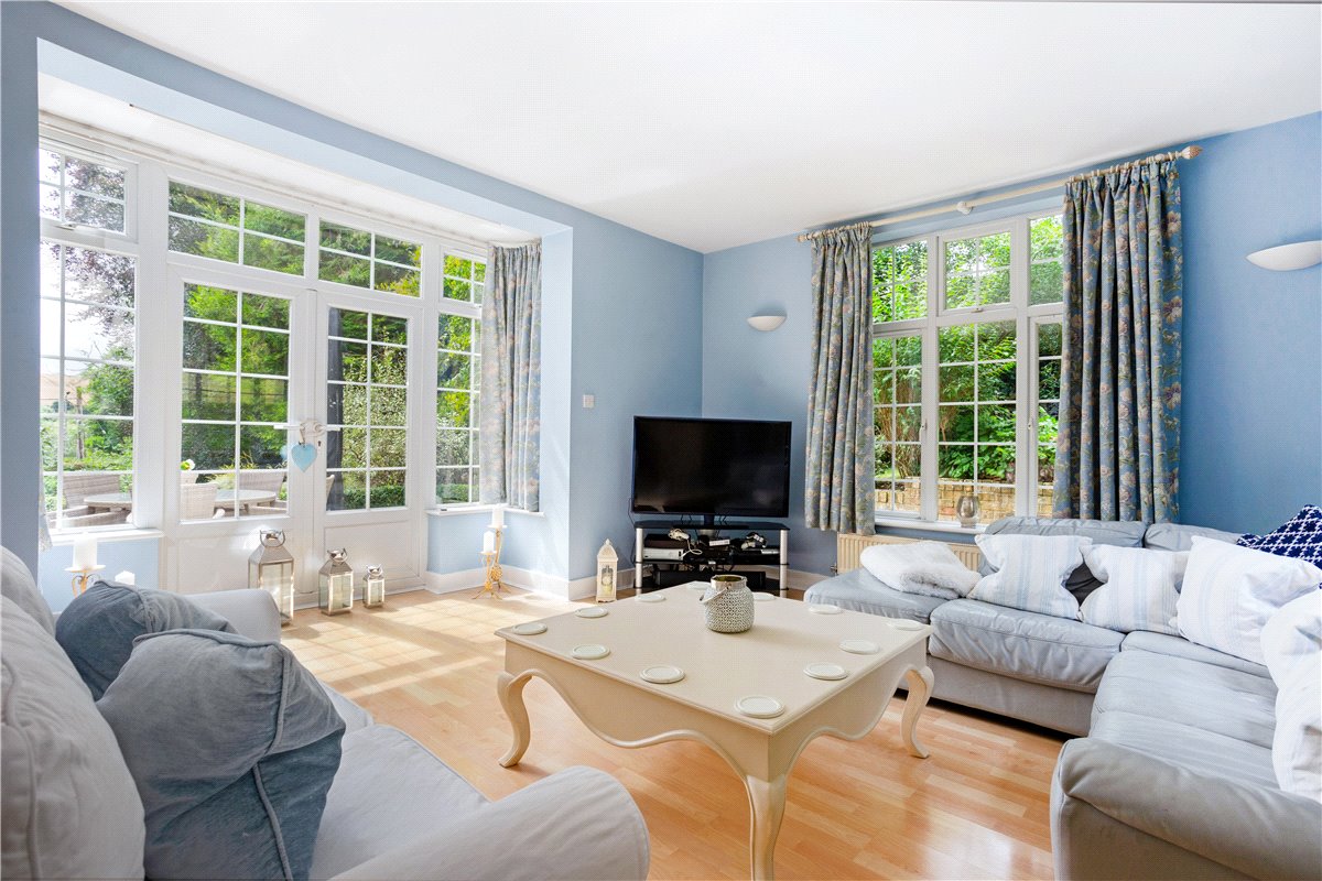 6 bedroom House, Bath Road, Marlborough, SN8 - Available, Image 4