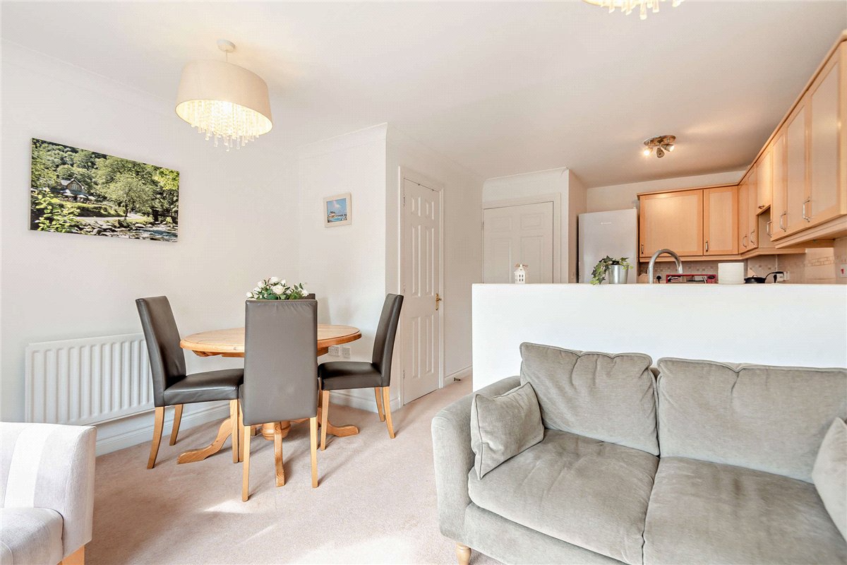 3 bedroom House, Urquhart Road, Thatcham, RG19 - Available, Image 10