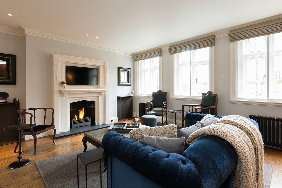 2 bedroom Maisonette, North Audley Street, Mayfair, W1K - Available