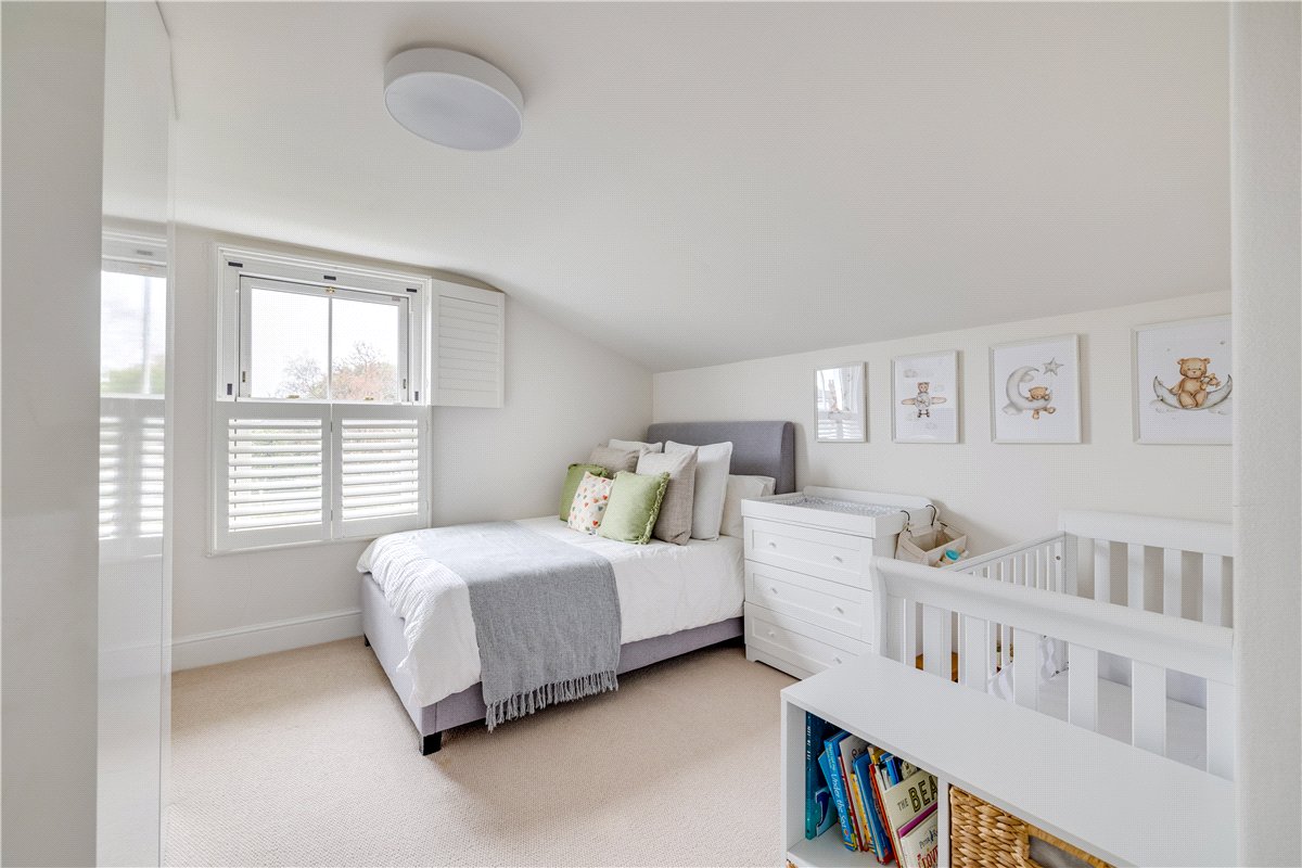 2 bedroom Maisonette, Amerland Road, London, SW18 - Available, Image 2