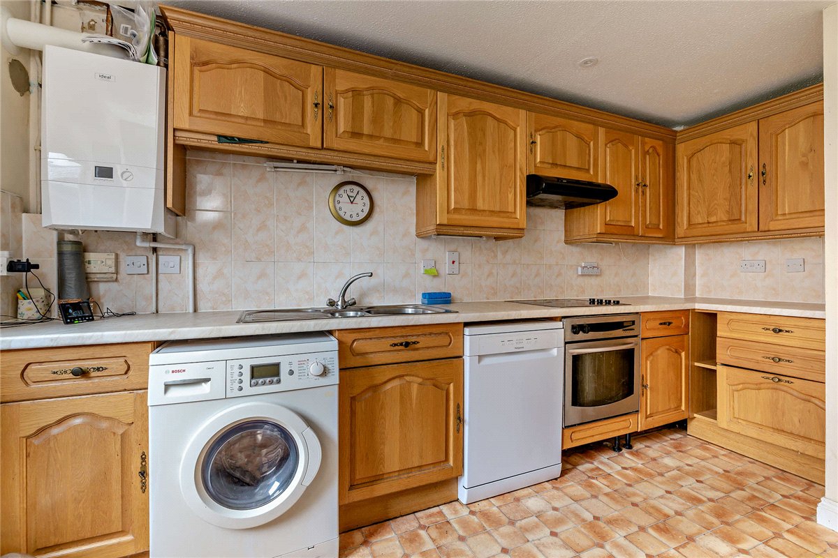 3 bedroom House, Horseshoe End, Newbury, RG14 - Sold STC, Image 3