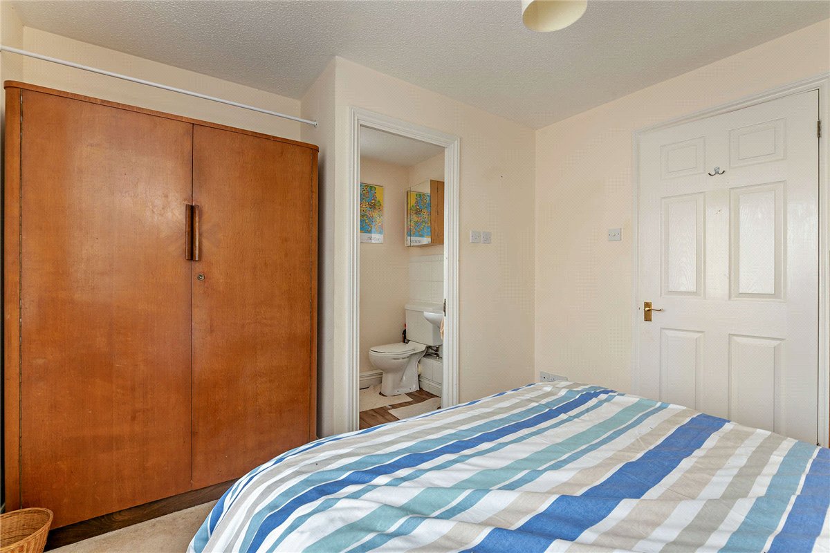 3 bedroom House, Horseshoe End, Newbury, RG14 - Available, Image 3