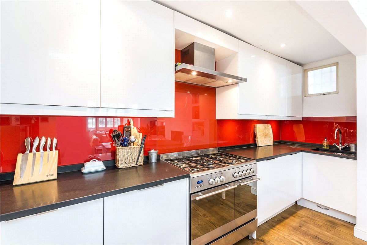 2 bedroom Flat, North Side Wandsworth Common, London, SW18 - Available, Image 17