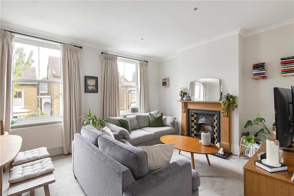 2 bedroom Flat, Althorp Road, Wandsworth Common, SW17 - Sold