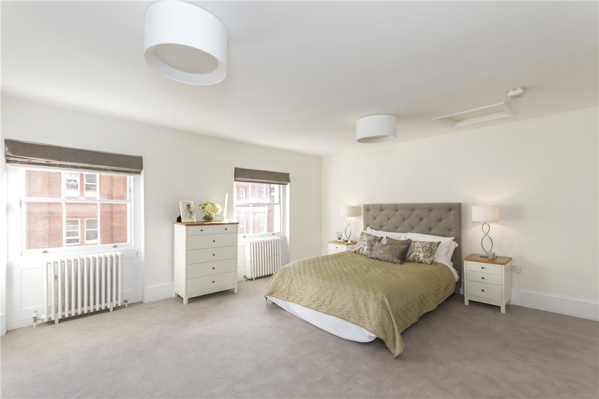 2 bedroom Maisonette, Manchester Street, Marylebone, W1U - Available, Image 2