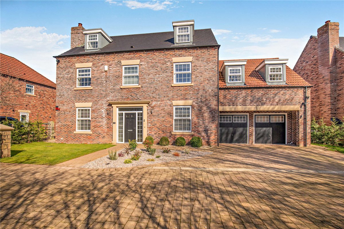 6 bedroom House, Woodland Close, Wetherby, LS22 - Available