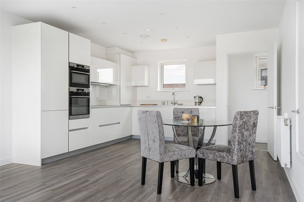 3 bedroom Flat, Henty Close, Trumpington, CB2 - Sold STC, Image 3