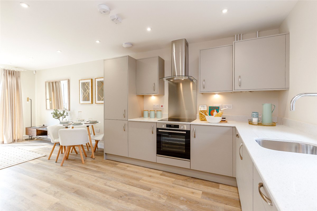 2 bedroom Flat, Steel Close, Newbury, RG14 - Available